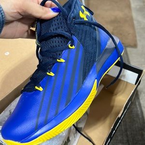 Brand new under armour basketball shoes